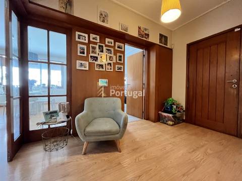 Venda - Apartamento T3 com Área de Lazer Privada