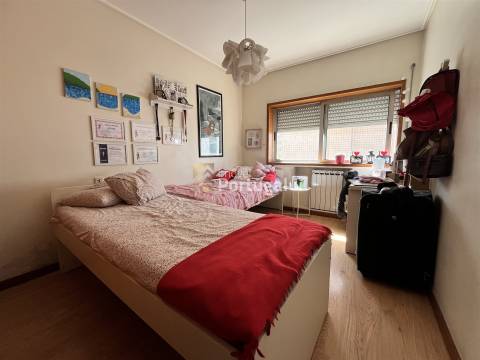 Venda - Apartamento T3 com Área de Lazer Privada