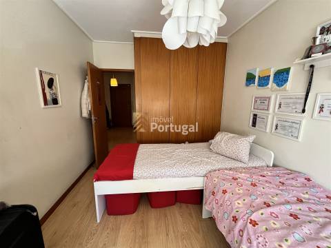 Venda - Apartamento T3 com Área de Lazer Privada