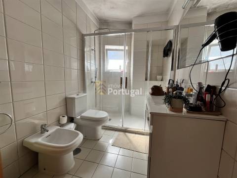 Venda - Apartamento T3 com Área de Lazer Privada