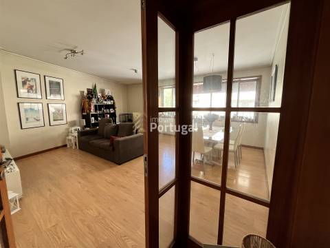 Venda - Apartamento T3 com Área de Lazer Privada