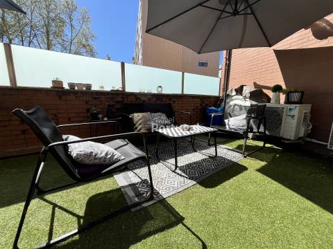 Venda - Apartamento T3 com Área de Lazer Privada