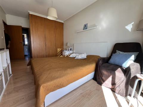 Venda - Apartamento T3 com Área de Lazer Privada