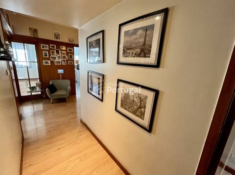 Venda - Apartamento T3 com Área de Lazer Privada