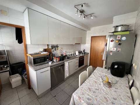 Venda - Apartamento T3 com Área de Lazer Privada