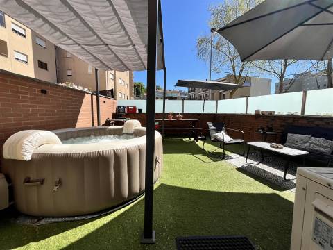 Venda - Apartamento T3 com Área de Lazer Privada