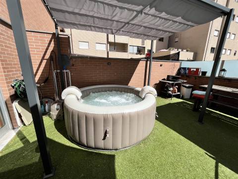 Venda - Apartamento T3 com Área de Lazer Privada