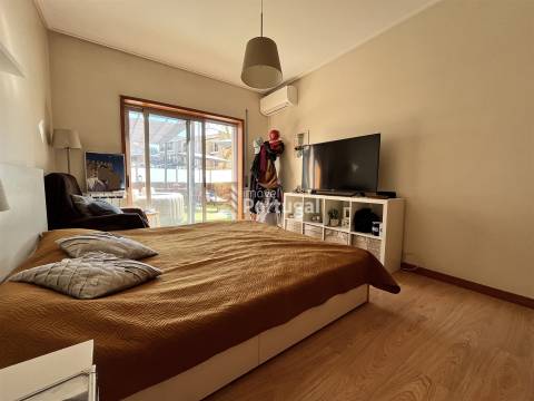 Venda - Apartamento T3 com Área de Lazer Privada