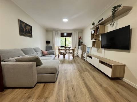 Lindo Apartamento T3 com 2WCs e garagem box