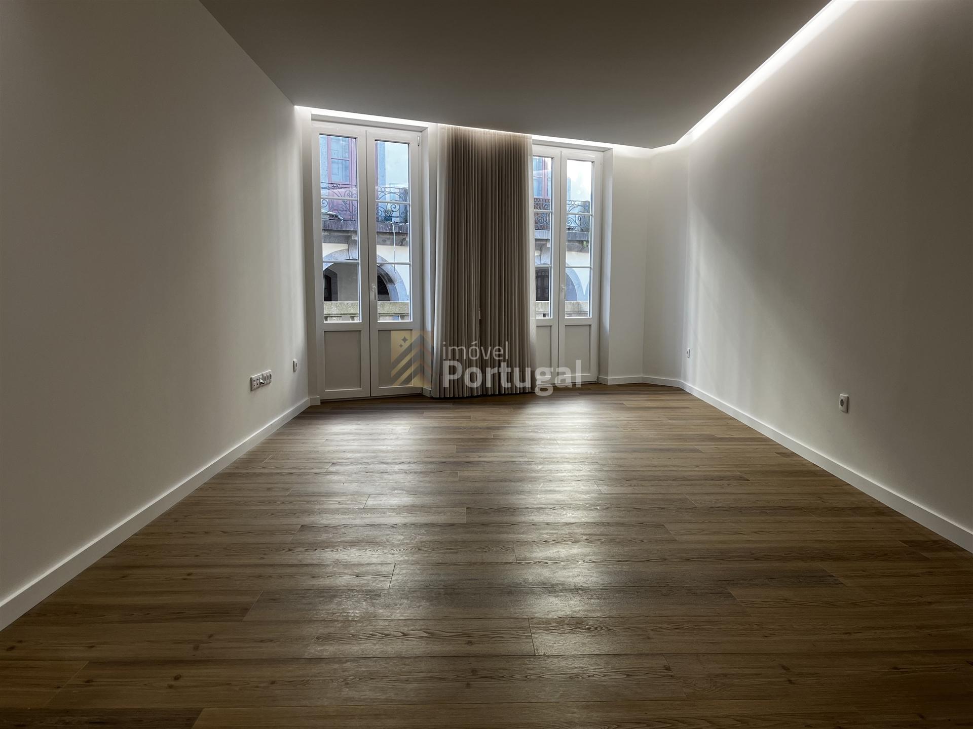 T1+1 (escritório) com Suíte no Centro Histórico de Braga