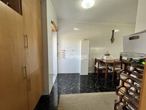 Amplo Apartamento T3 em São Vítor - 5 varandas, Suíte, 2 Elevadores e Garagem Box