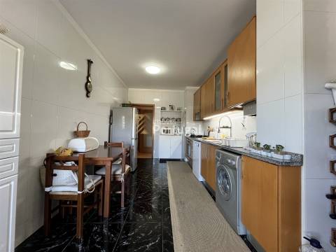 Amplo Apartamento T3 em São Vítor - 5 varandas, Suíte, 2 Elevadores e Garagem Box