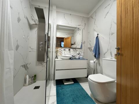 Amplo Apartamento T3 em São Vítor - 5 varandas, Suíte, 2 Elevadores e Garagem Box