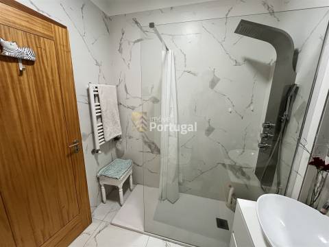 Amplo Apartamento T3 em São Vítor - 5 varandas, Suíte, 2 Elevadores e Garagem Box