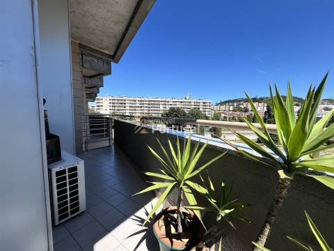 Amplo Apartamento T3 em São Vítor - 5 varandas, Suíte, 2 Elevadores e Garagem Box