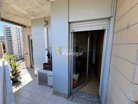 Amplo Apartamento T3 em São Vítor - 5 varandas, Suíte, 2 Elevadores e Garagem Box