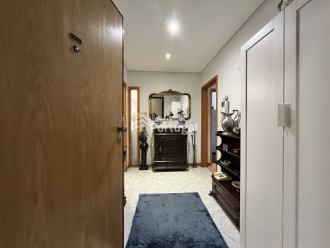 Amplo Apartamento T3 em São Vítor - 5 varandas, Suíte, 2 Elevadores e Garagem Box