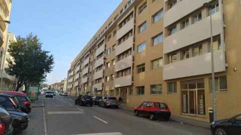 Terreno p/ RC + 4 + Caves _ a 5 min. do Pólo Universitário (H.S.João)