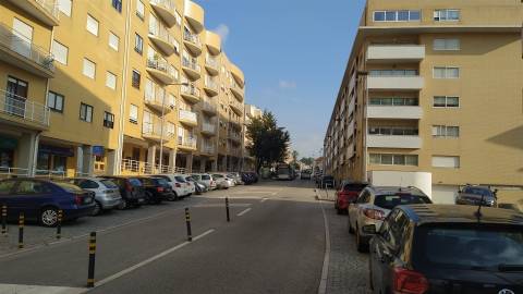 Terreno p/ RC + 4 + Caves _ a 5 min. do Pólo Universitário (H.S.João)