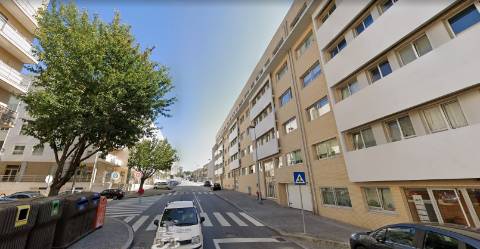 Terreno p/ RC + 4 + Caves _ a 5 min. do Pólo Universitário (H.S.João)