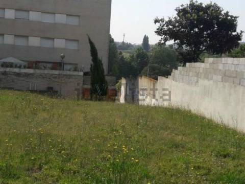 Terreno para Cave + Rc + 4 - A 5 min. do H.S.João