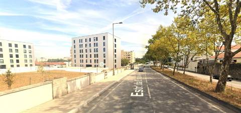 Terreno na Circunvalação a 600m do H. de S. João e Metro