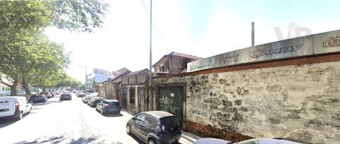 Terreno na Circunvalação a 600m do H. de S. João e Metro