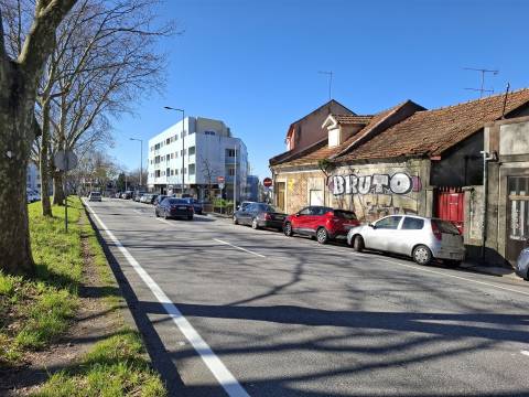 Terreno na Circunvalação a 500m do H. de S. João, Metro e Polo Universitário