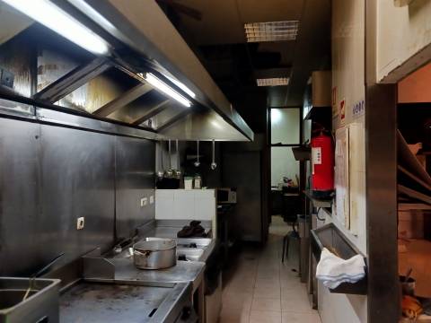 Loja Equipada para Restauração! - ao Polo Universitário e Hospital S. João  Restaurante