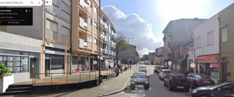 Loja ao Cruzamento do Amial / Circunvalação