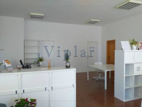 Loja ao Hospital S. João e às Faculdades