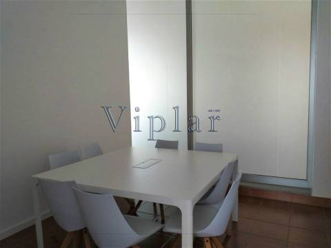 Loja ao Hospital S. João e às Faculdades