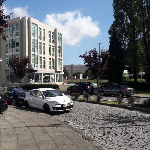 Loja ao Hospital S. João e às Faculdades