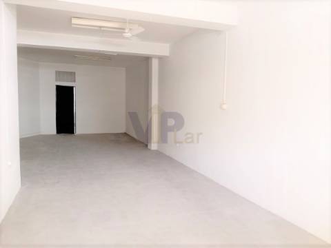 Loja com 85 m² - Porto (Ermesinde)