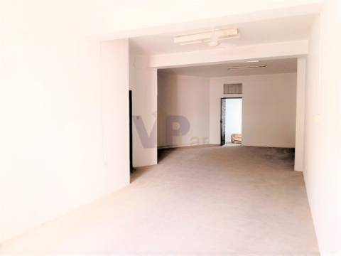 Loja com 85 m² - Porto (Ermesinde)