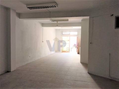 Loja com 85 m² - Porto (Ermesinde)