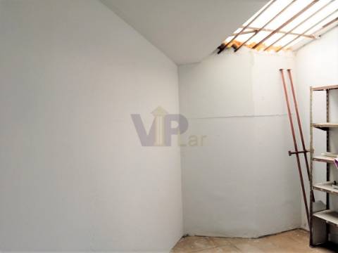 Loja com 85 m² - Porto (Ermesinde)