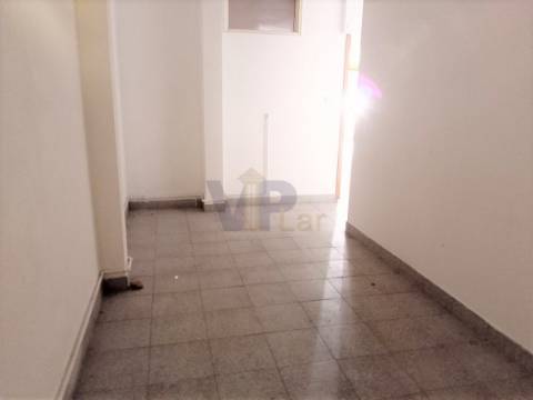 Loja 118 m² - Valongo / Ermesinde (Porto)