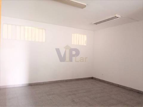 Loja 118 m² - Valongo / Ermesinde (Porto)