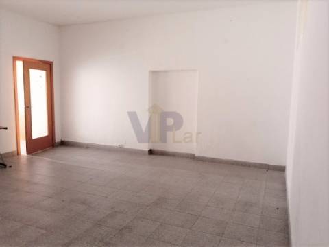 Loja 118 m² - Valongo / Ermesinde (Porto)