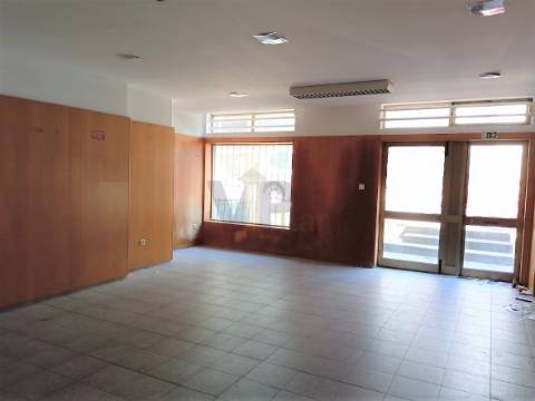 Loja 118 m² - Valongo / Ermesinde (Porto)