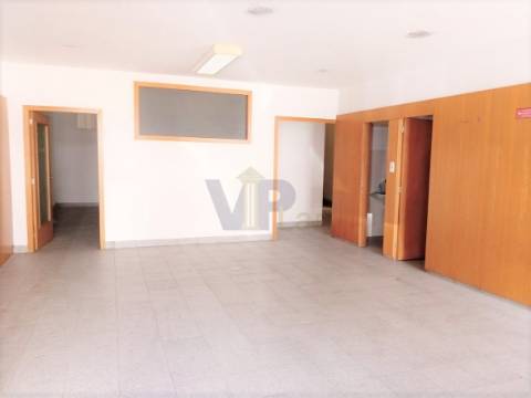 Loja 118 m² - Valongo / Ermesinde (Porto)