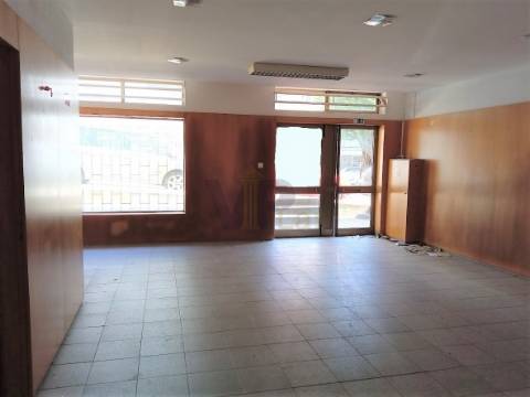 Loja 118 m² - Valongo / Ermesinde (Porto)