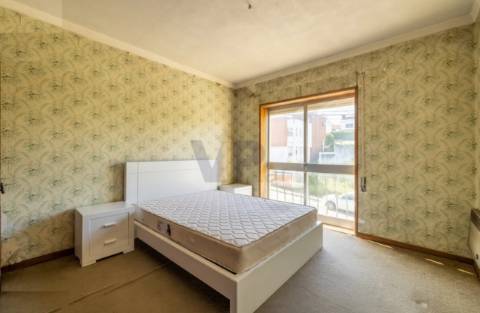 Moradia T4 c/ Jardim e Terraço - S. Mamede (Parque da Cidade)