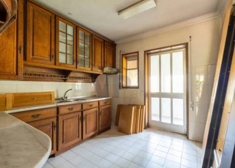 Moradia T4 c/ Jardim e Terraço - S. Mamede (Parque da Cidade)