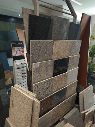 PORTO - TRESPASSE DE LOJA MUITO BEM LOCALIZADA -  (Em funcionamento!) - Circunvalação