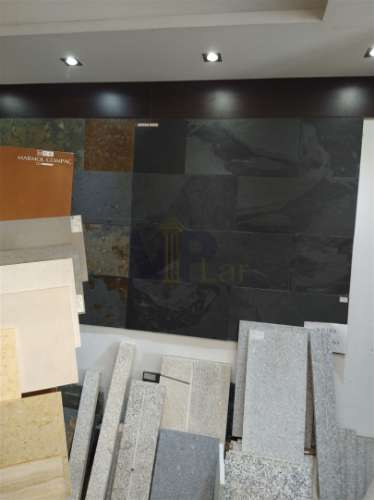 PORTO - TRESPASSE DE LOJA MUITO BEM LOCALIZADA -  (Em funcionamento!) - Circunvalação