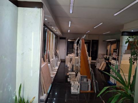 PORTO - TRESPASSE DE LOJA MUITO BEM LOCALIZADA -  (Em funcionamento!) - Circunvalação