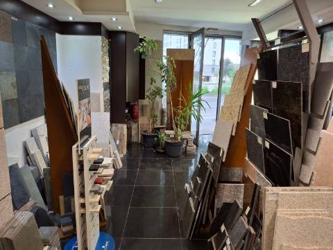 PORTO - TRESPASSE DE LOJA MUITO BEM LOCALIZADA -  (Em funcionamento!) - Circunvalação