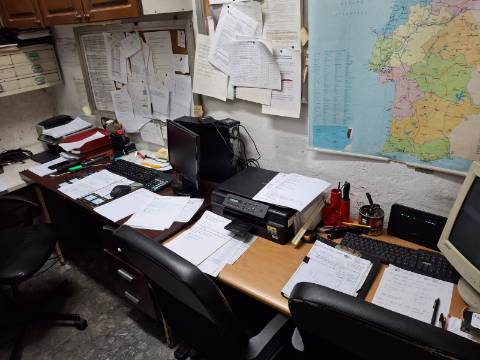 PORTO - TRESPASSE DE LOJA MUITO BEM LOCALIZADA -  (Em funcionamento!) - Circunvalação